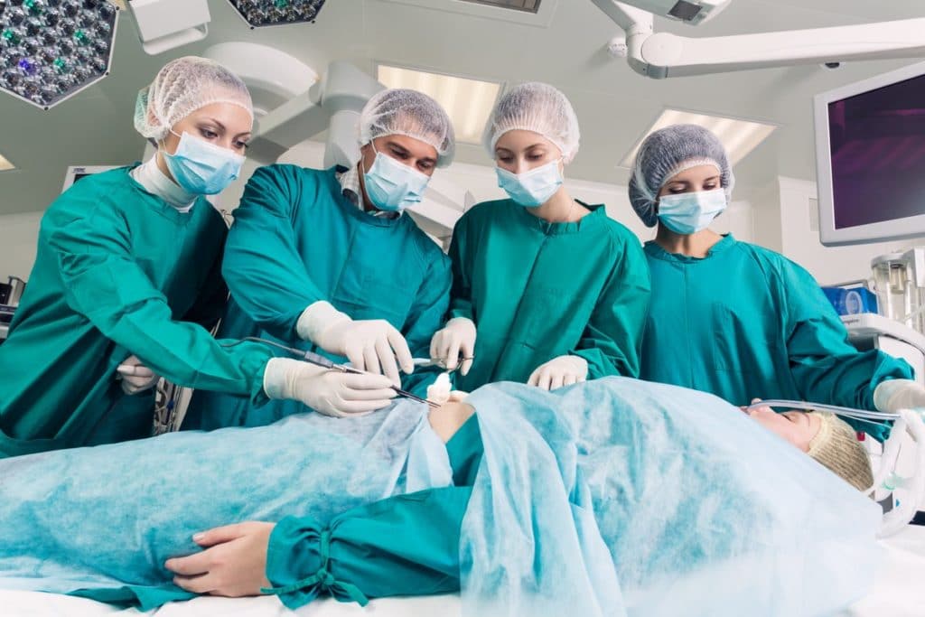 How Do I Choose the Best Surgical Technology School?