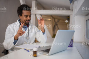 Online Bachelor's of Health Science: Illustration representing online learning in the field of health science.