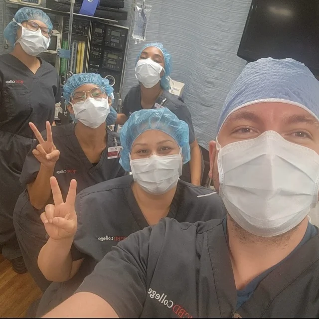 Peace signs and celebratory snacks 🧁Hope everyone is finishing classes and clinicals strong! 🙌#studentlife #healthcare #intheclassroom